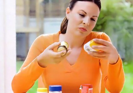 Herbs vs. Drugs: Get the Facts About Medicine Image